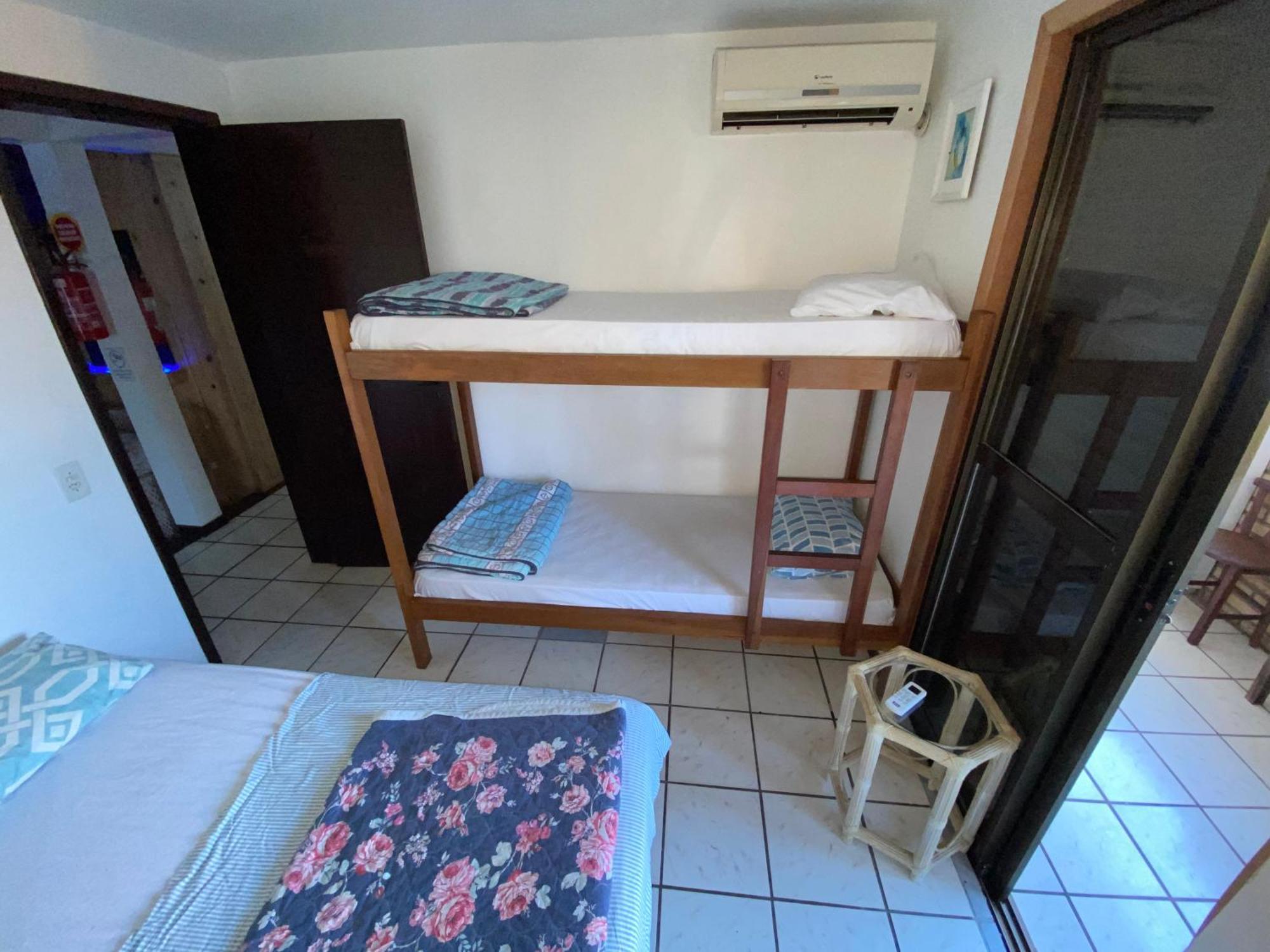 Quatro Ilhas Beach Hostel Бомбиняс Екстериор снимка